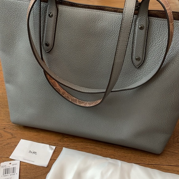 Coach tote handbag in grey color with signature coach interior - Picture 7 of 15
